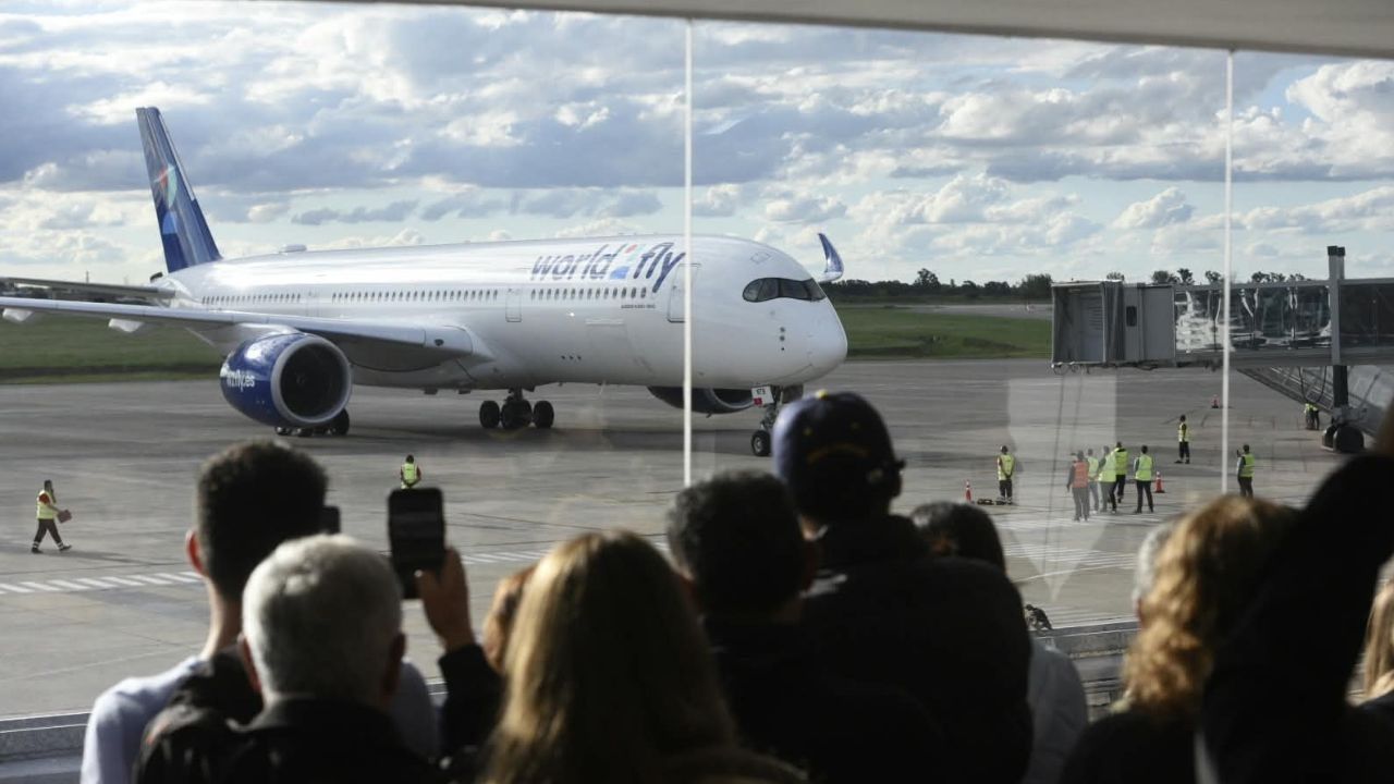La Capital | El avión que une Rosario con Madrid es el de mayor capacidad de pasajeros que opera en Argentina