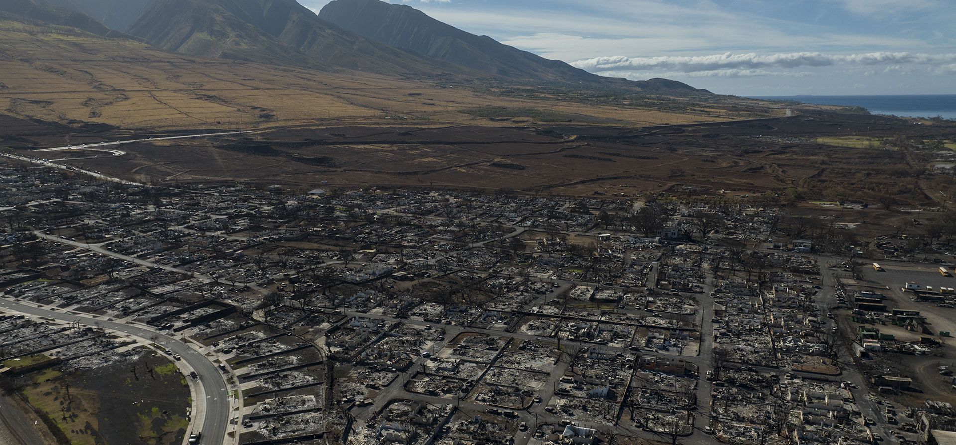Una vista general muestra las secuelas de un incendio forestal en Lahaina, Hawái, el jueves 17 de agosto de 2023. El gobernador de Hawái prometió proteger a los terratenientes locales de ser Una vista general muestra las secuelas de un incendio forestal en Lahaina, Hawái, el jueves 17 de agosto de 2023. El gobernador de Hawái prometió proteger a los terratenientes locales de ser