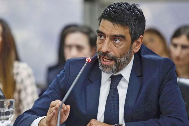 El diputado Rodolfo Taihlade señaló que un una nota de Infobae se cuenta que es uno de los espiados por el ex policía Zanchetta.