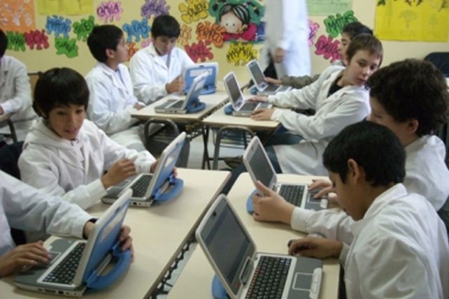 Se inauguran aulas digitales en dos escuelas de la ciudad de Santa Fe