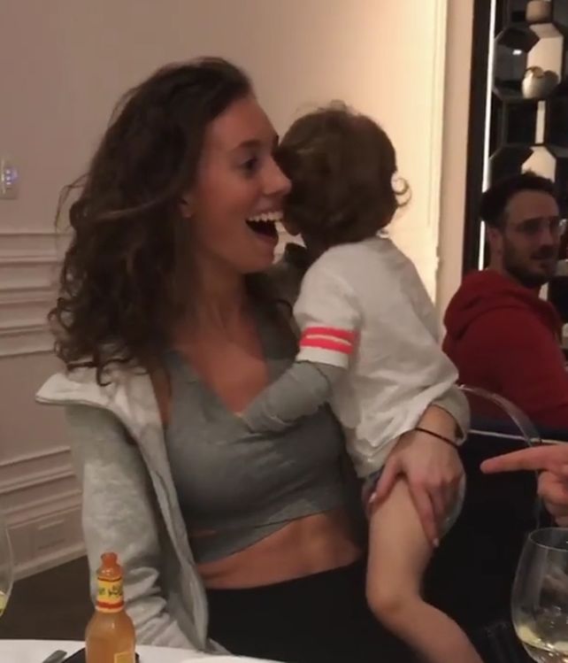 Es repugnante: El video de una modelo con un niño de 2 años que desató la controversia en Instagram