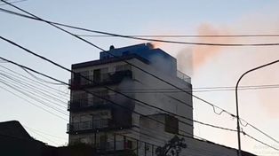 Dos bomberos murieron y otro quedó gravemente herido en un incendio