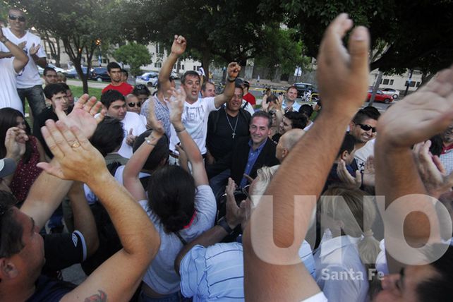 Con intermediación de Monseñor Arancedo, Gobierno y Policía llegaron finalmente a un acuerdo