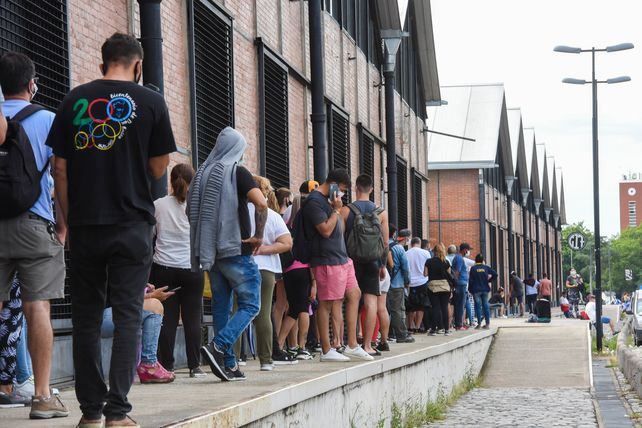 No es una ola, es un tsunami: del total de casos de Covid en la provincia, el 26% se detectó en el último mes