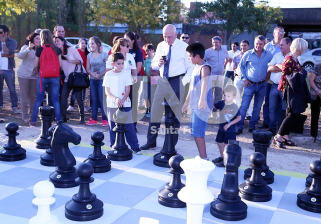 Helvecia ya tiene su juego de ajedrez gigante para su plaza