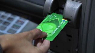 Revuelo por el cambio de vencimiento de la tarjeta del Banco de Santa Fe: qué va a pasar