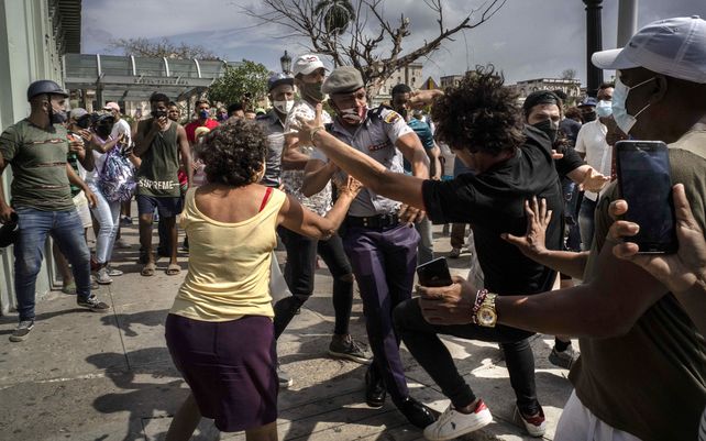 Duras protestas contra el gobierno de Cuba