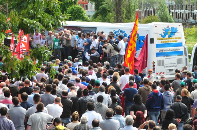 Movilización en el cordón. Los despidos y suspensiones golpean duro a los trabajadores santafesinos.