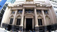 La entidad monetaria aceleró la tasa de devaluación que se ubica en términos anualizados en el orden del 45,3% anual. La entidad monetaria aceleró la tasa de devaluación que se ubica en términos anualizados en el orden del 45,3% anual.