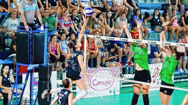 Villa Dora derrotó a Ferro Carril Oeste por 3 a 2 en el cierre de la fase regular.