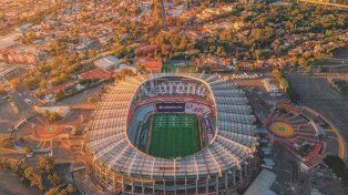 El Estadio Azteca es un estadio de fútbol ubicado en la Ciudad de México con capacidad para más de 80 mil espectadores.