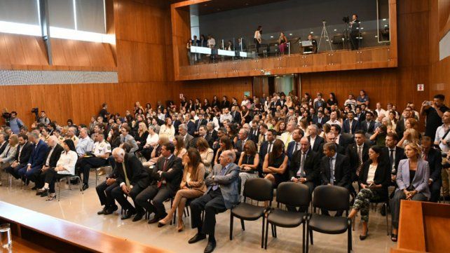 Nuestro deber es responder con humildad y transparencia