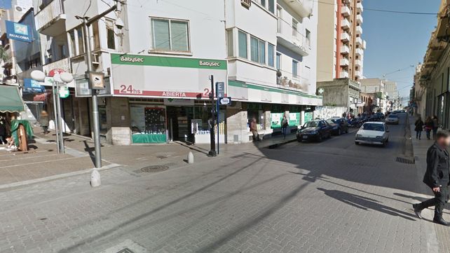 Arrestaron a un joven que destrozó la vidriera de una farmacia céntrica