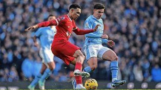 Manchester City empató con Liverpool y sigue en la cima