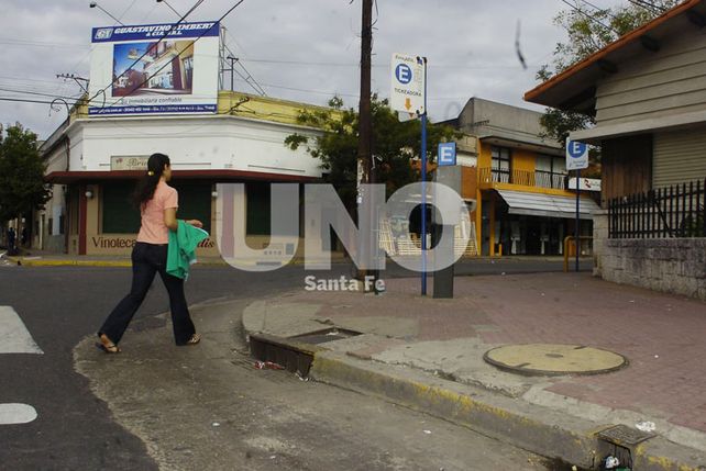 Una esquina accidentada: este jueves comenzará a funcionar el semáforo de Suipacha y San Luis