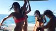 pampita se mueve sensual junto a un grupo de amigas en un yate en miami