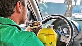 Prohíben tomar mate en el auto en dos provincias