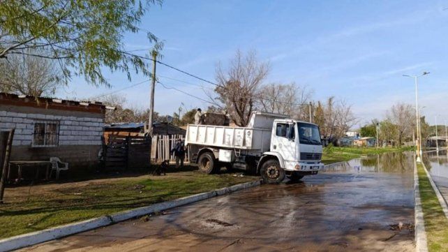 Según indicaron autoridades de la Municipalidad de Concordia se evacuaron seis familias en total. El arroyo Manzores comenzó a desbordarse