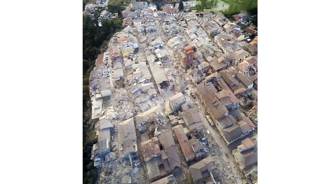 Ascienden a 120 los muertos por el devastador terremoto en el centro de Italia