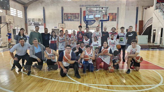 El proyecto Sembrando Huellas que encabeza el jugador Lisandro Ruiz Moreno convocó a jóvenes y adultos de Apana para participar de un entrenamiento de un equipo profesional con jugadores y staff técnico de Olimpia como parte del proceso que llevan adelante en la institución para personas con discapacidad.&nbsp;