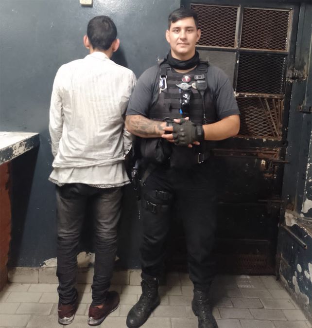 El delincuente que entró a robar en un local de Pago Fácil. Dijo que sufría de epilepsia y que lo habían obligado a cometer el robo.