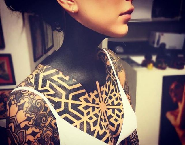 El irónico mensaje de Candelaria Tinelli por las memes que se burlan de su tatuaje negro