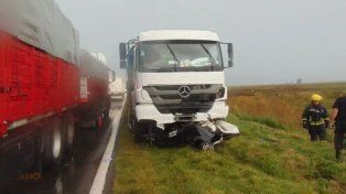 Horror en una ruta santafesina: acompañaban a una mujer a dar a luz y murieron tras chocar contra un camión