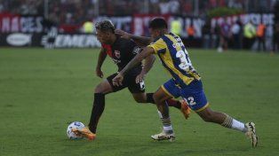 Herrera y Coronel, en el clásico pasado. Hoy volverán a estar frente a frente en el Gigante de Arroyito.