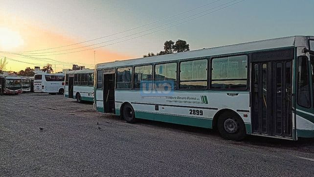 Colectivos: comenzó el paro que se extenderá por 48 horas