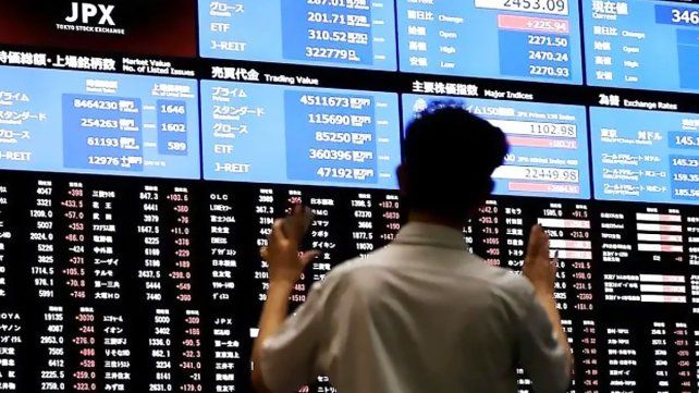 Las bolsas de Europa y Asia caen tras escalada en Medio Oriente. Los mercados &nbsp;reaccionan con caídas generalizadas al conflicto en Irán. El petróleo se dispara.
