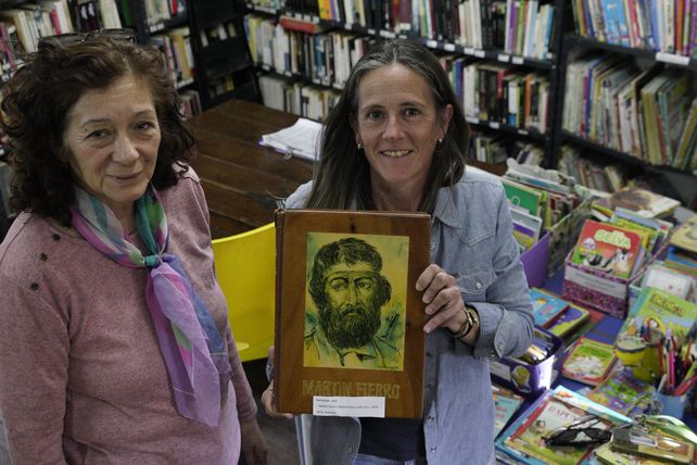 Biblioteca Municipal de Funes. Angela Coronel y Gina Chiavarino