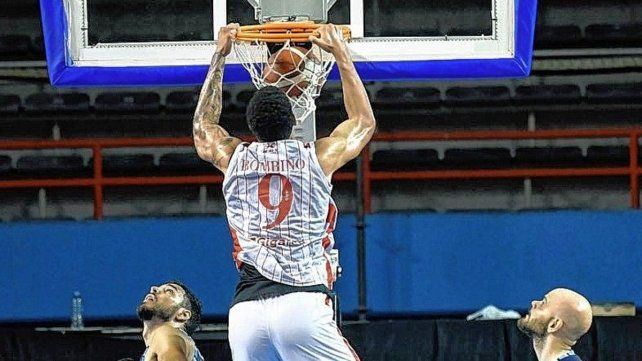 Las olas, el viento y Unión festejando en Mar del Plata