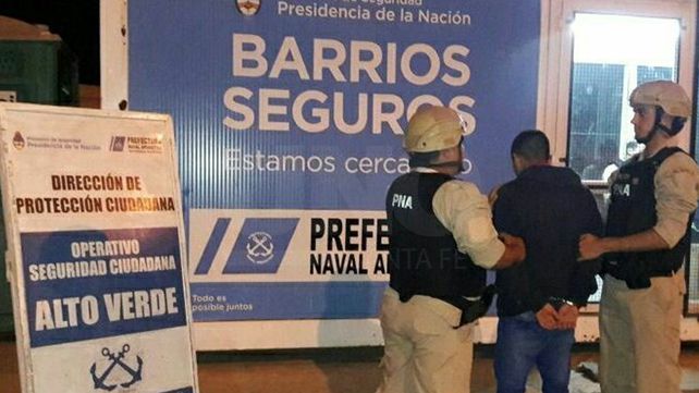 Alto Verde: sorprendieron a un delincuente dentro de una vivienda y con un arma blanca