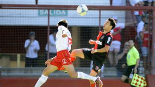 El último triunfo en La Paternal. Nacho Scocco marcó los últimos dos goles en el 3-1 del torneo Inicial 2012, el otro fue de Figueroa.