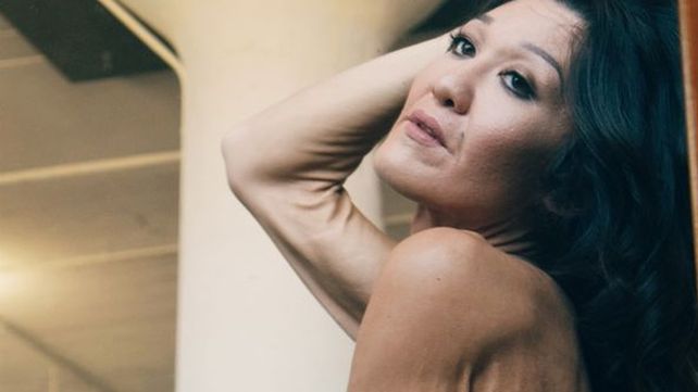 Padece una extraña enfermedad que la convirtió en una joven anciana