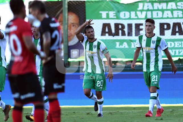 Banfield se aprovechó del pobre presente de Newells