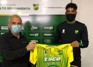 Emanuel Britez llegó a Defensa y Unión mira a Central