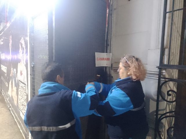 El municipio desarticuló una fiesta clandestina con 200 personas en una obra en construcción