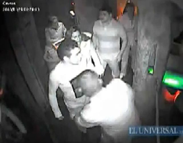 Un nuevo video muestra que revisaron a Caba&ntilde;as en el bar pero no a su agresor