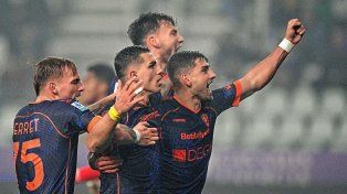 Con dos goles de Santiago Pierotti, Lecce superó a Parma 3-1.