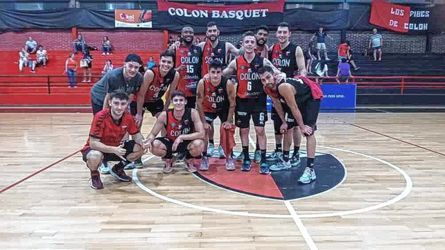 Colón logró un contundente triunfo ante Rivadavia de Mendoza Colón logró un contundente triunfo ante Rivadavia de Mendoza