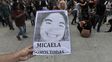 Justicia. El rostro de Micaela, exhibido en una manifestación en Rosario.
