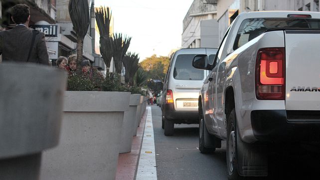 Los santafesinos ya se apropiaron de la remodelada calle Mendoza en el microcentro