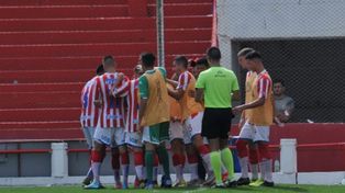 El gol de Claudio Peralta, candidato al mejor en reserva