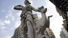 La escultura dañada está ubicada en la bajada Sargento Cabral y Urquiza. La escultura dañada está ubicada en la bajada Sargento Cabral y Urquiza.