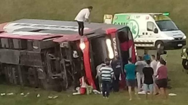 En Samboromb&oacute;n. El coche de V&iacute;a Bariloche volc&oacute; en la autov&iacute;a 2.
