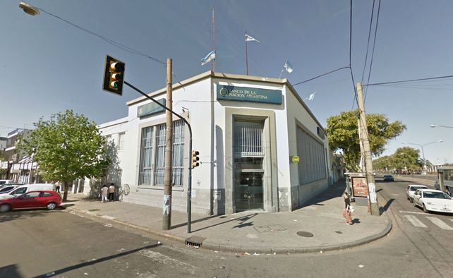 Un cliente de la sucursal del Banco de la Nación ubicado en San Martín y 27 de Febrero fue víctima de una salidera.&nbsp;