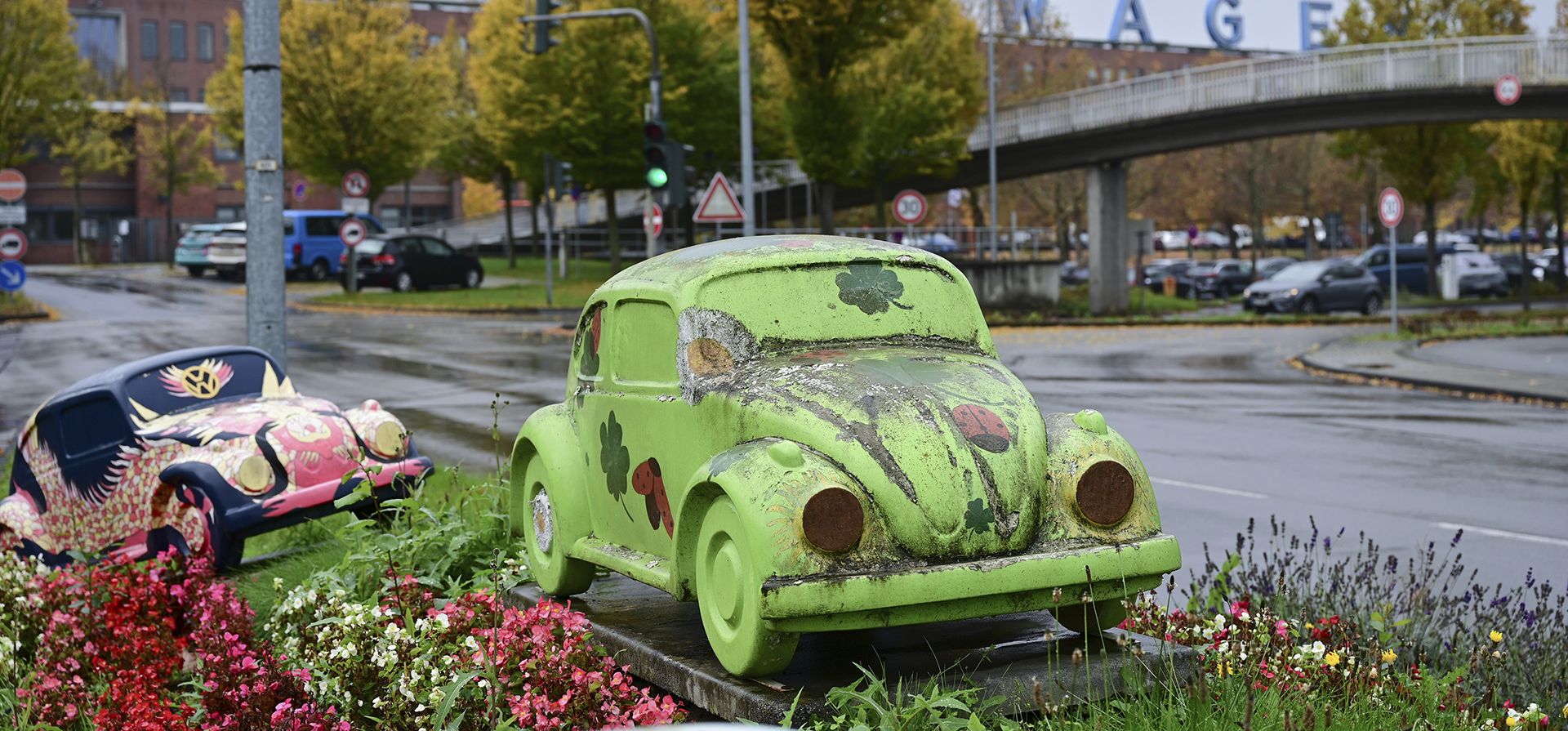Modelos de VW Beetle frente a la planta de Volkswagen en Kassel, Baunatal, Alemania, el martes 29 de octubre de 2024. (Uwe Zucchi/dpa vía AP) Modelos de VW Beetle frente a la planta de Volkswagen en Kassel, Baunatal, Alemania, el martes 29 de octubre de 2024. (Uwe Zucchi/dpa vía AP)