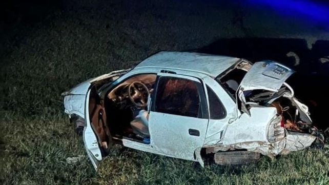 Funes: perdió el control de auto y terminó en el cantero central de la autopista