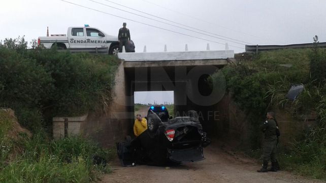 Tiene 70 años, cayó con su auto desde 4 metros de altura, y solo se quebró la clavícula